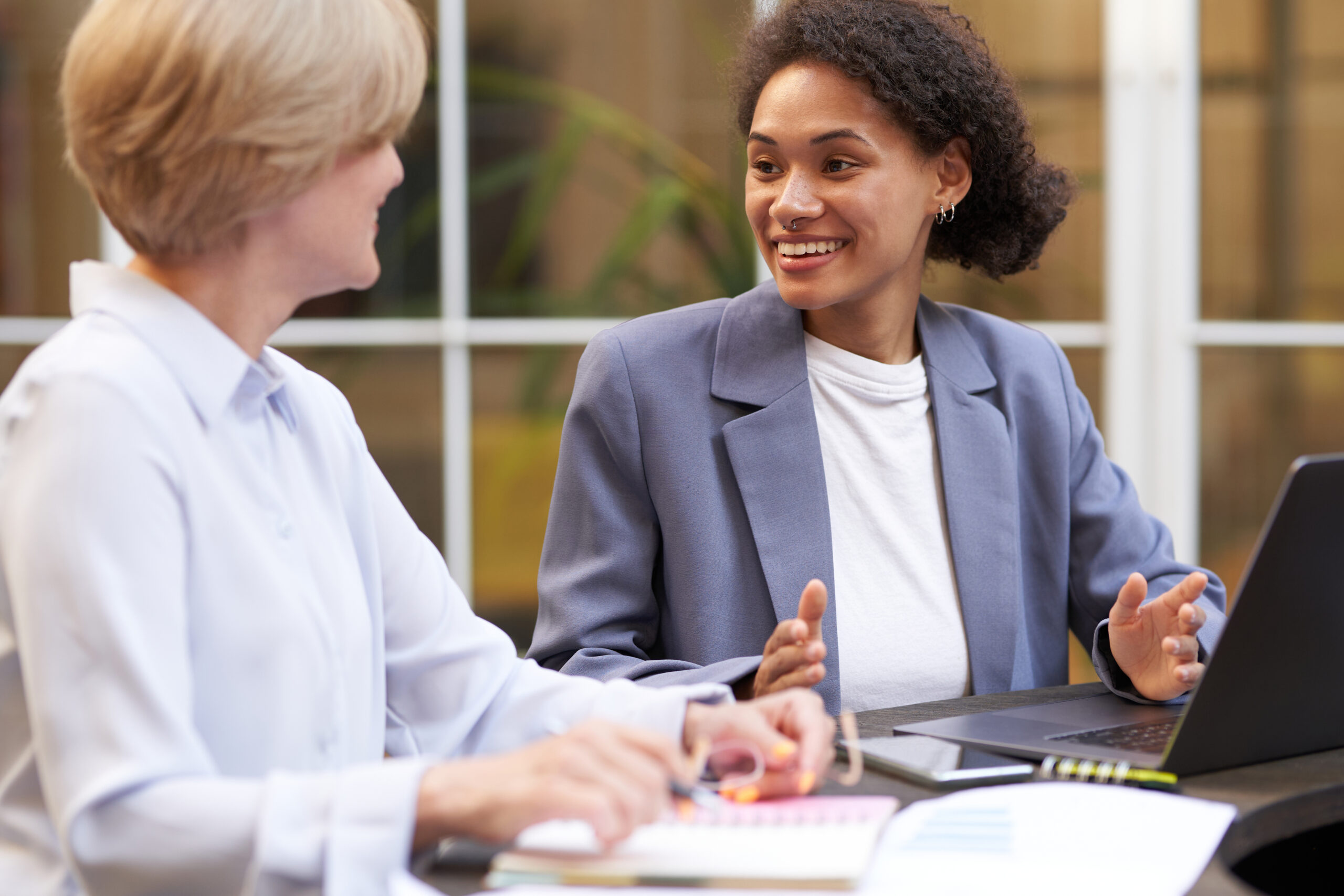 A client sharing her account with an attentive Decision Analysis consultant